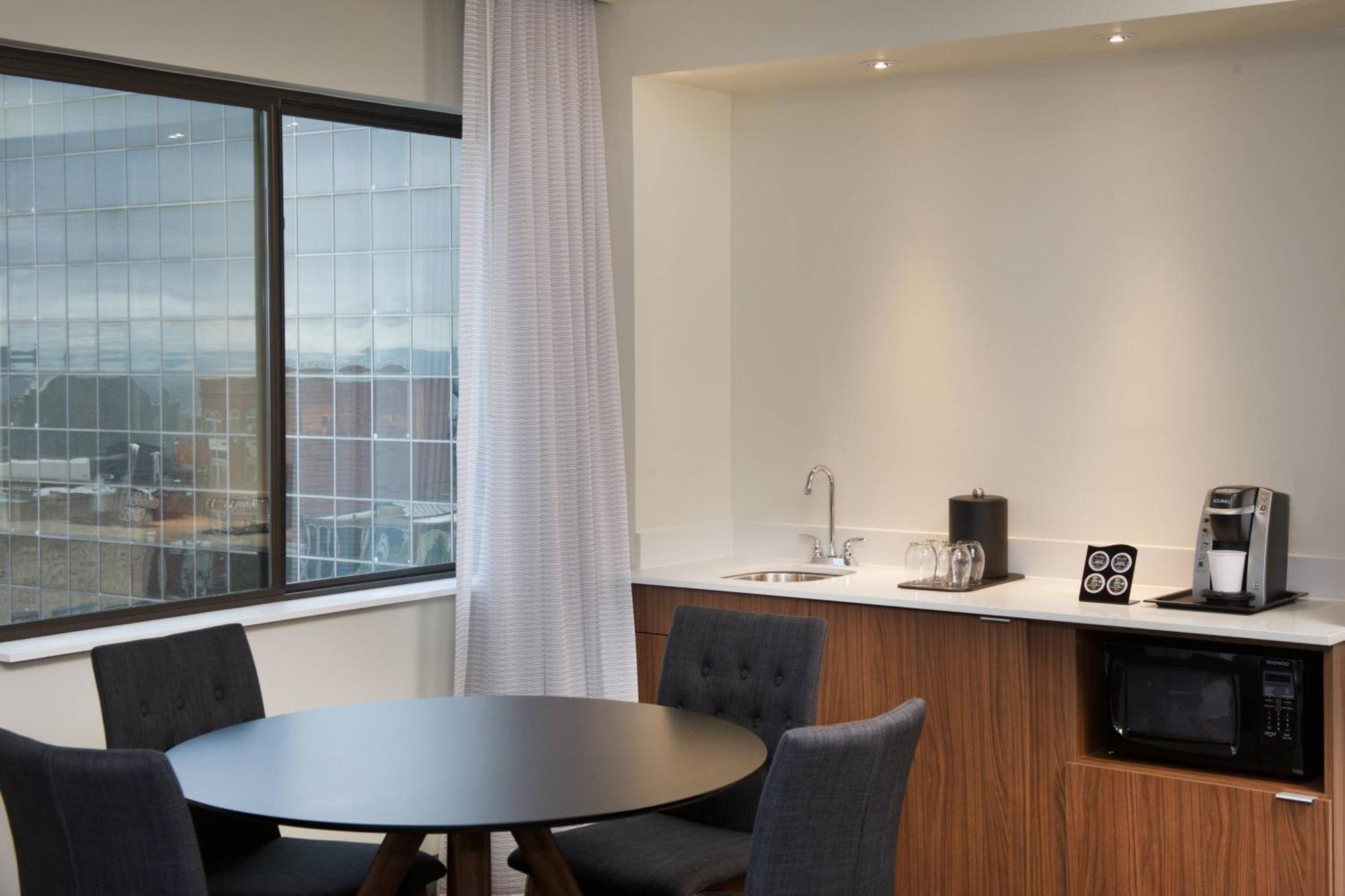 Courtyard By Marriott Seattle Everett Downtown Экстерьер фото